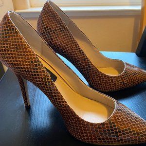 NEW BROWN SNAKE SKIN  3 1/2 HIGH HEELS